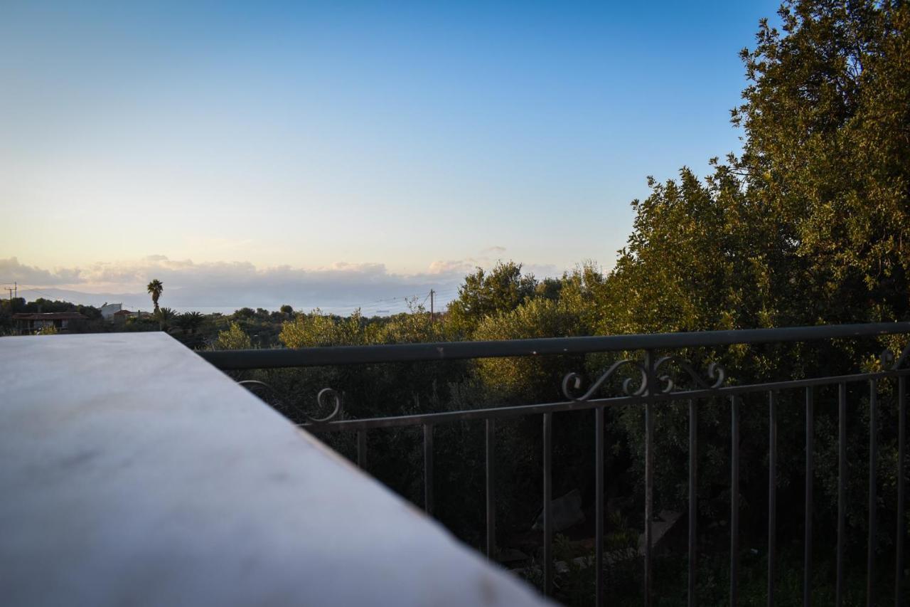 Amber Seaview Villa By The Olive Groves カラマタ エクステリア 写真