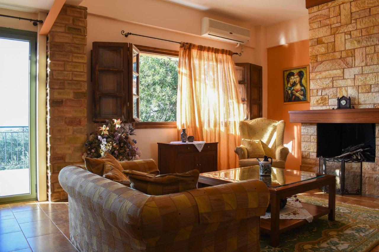 Amber Seaview Villa By The Olive Groves カラマタ エクステリア 写真