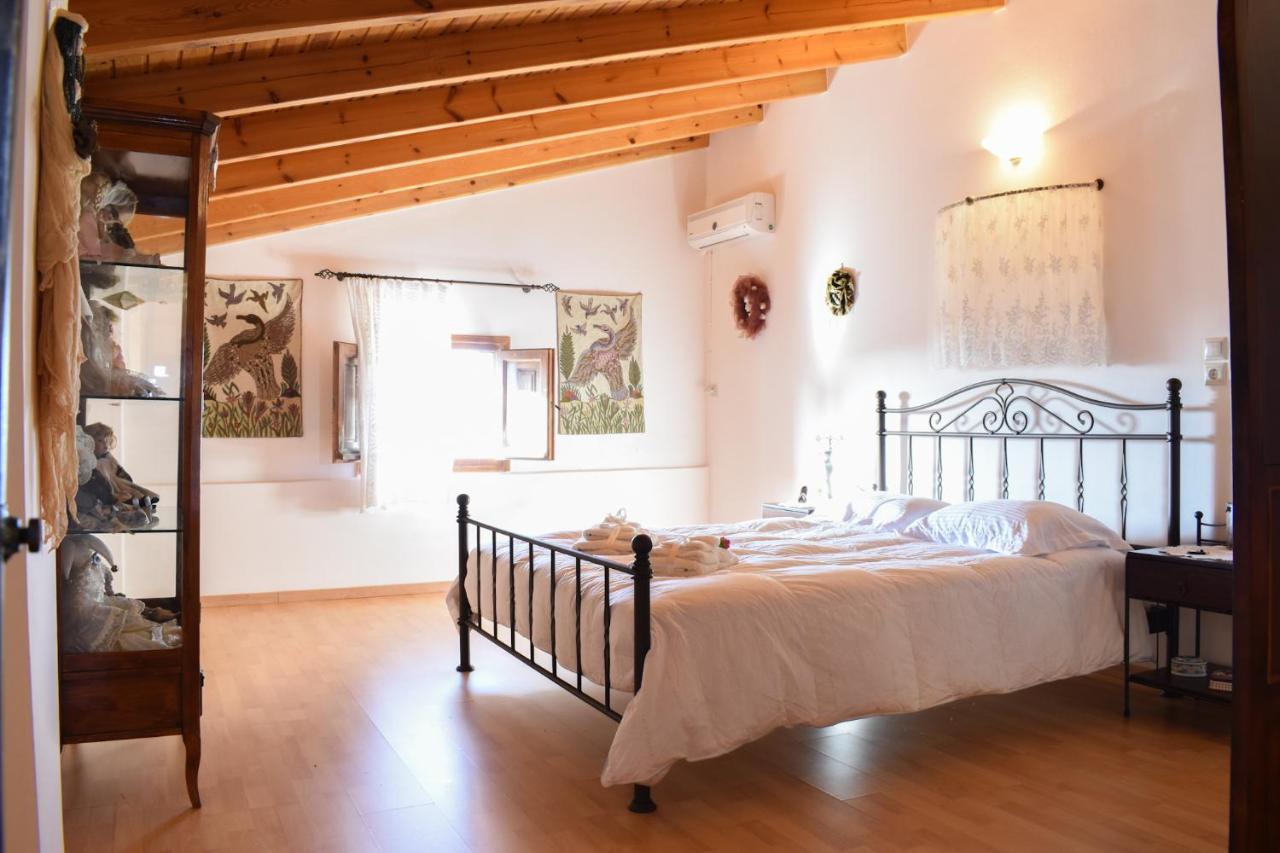 Amber Seaview Villa By The Olive Groves カラマタ エクステリア 写真