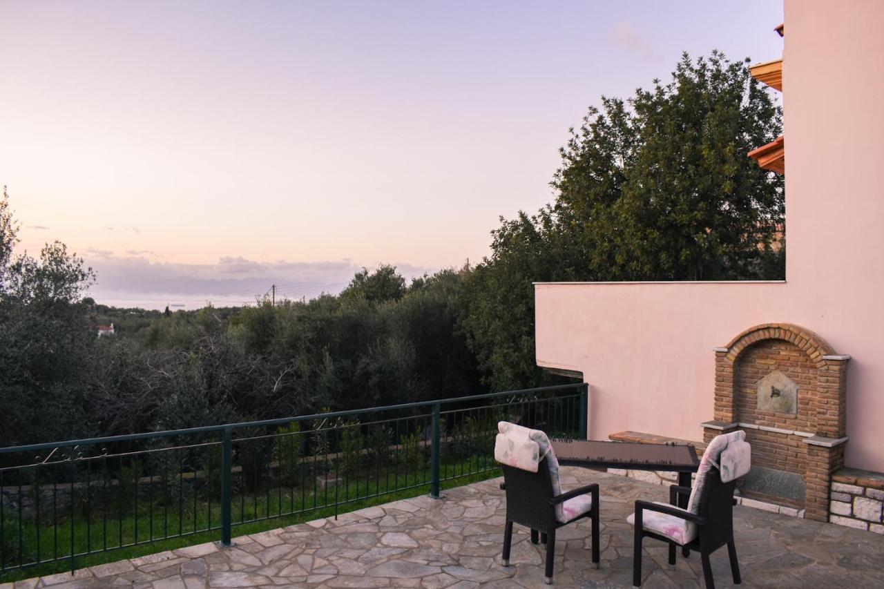 Amber Seaview Villa By The Olive Groves カラマタ エクステリア 写真