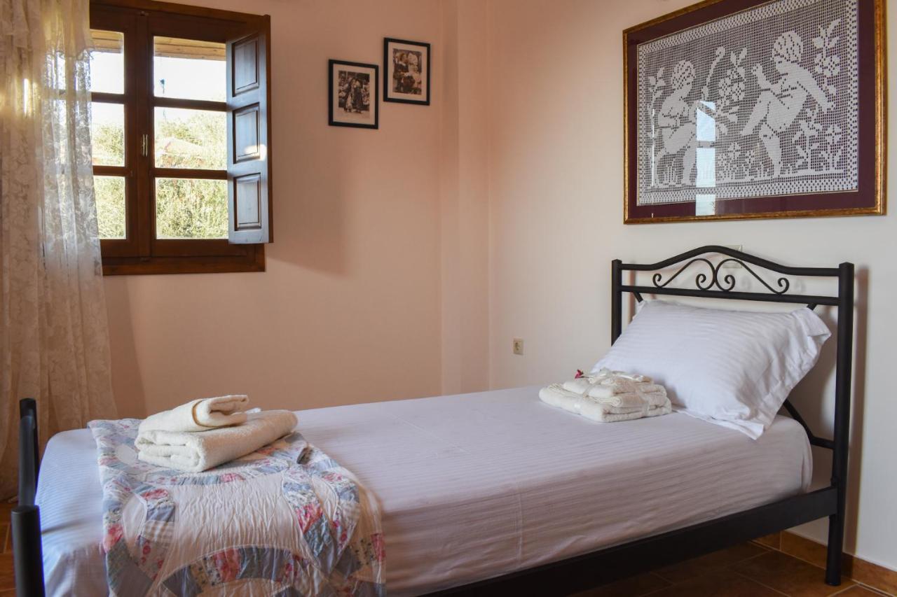 Amber Seaview Villa By The Olive Groves カラマタ エクステリア 写真