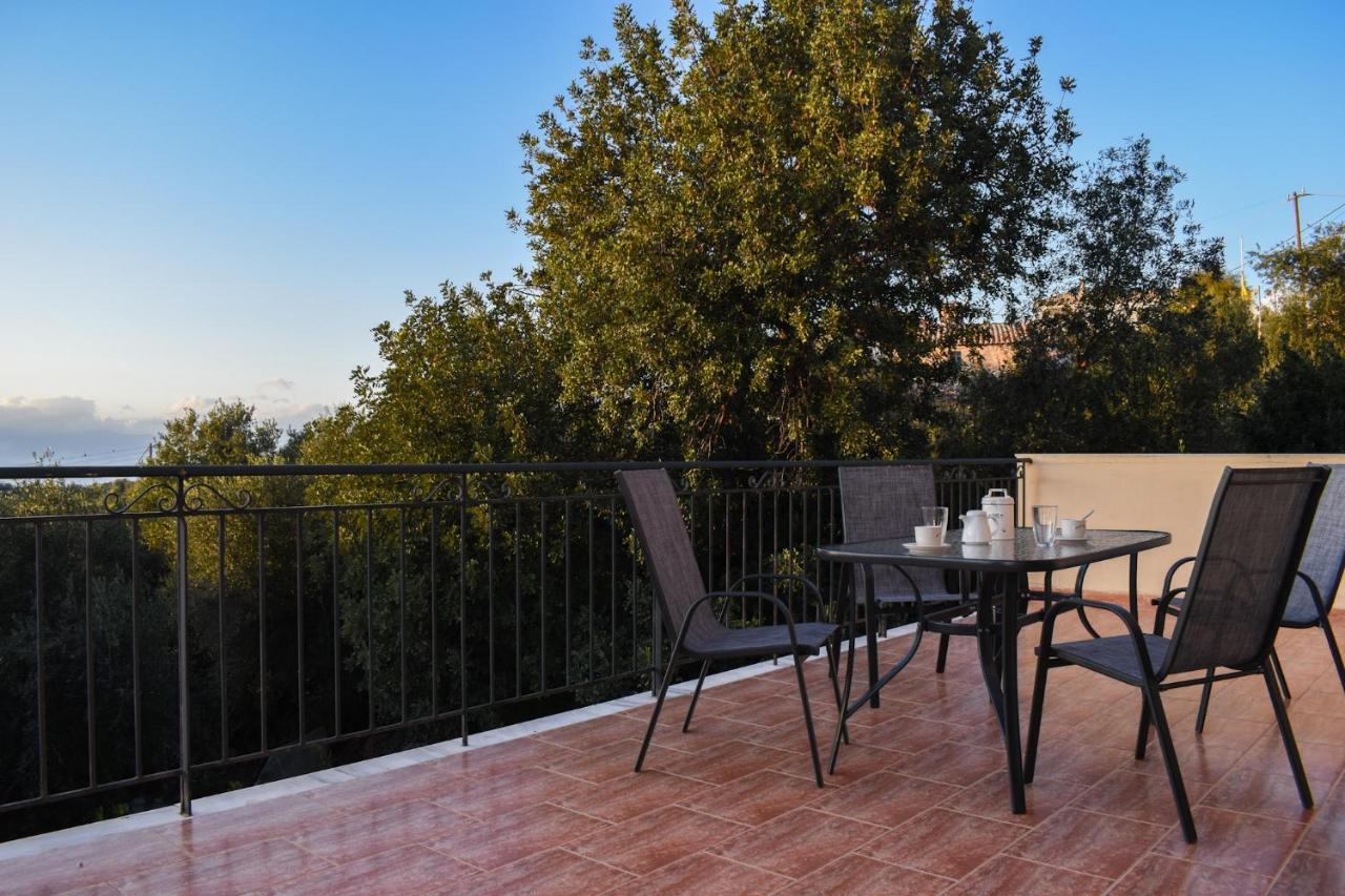 Amber Seaview Villa By The Olive Groves カラマタ エクステリア 写真